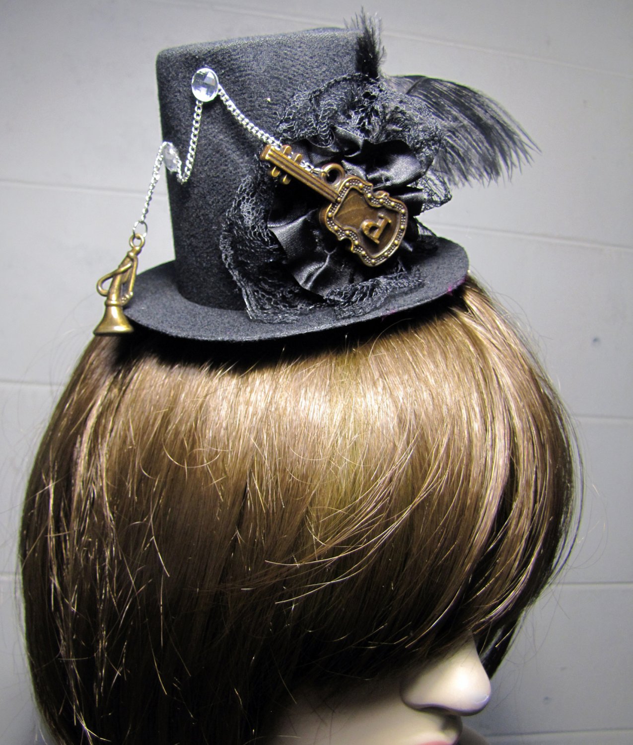 Mini Black Top Hat ClipOn Guitar Feather Bow (lw105)