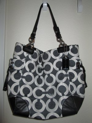 AUTHENTIC COACH PURSE WHITE BLACK *CUTE & UNIQUE