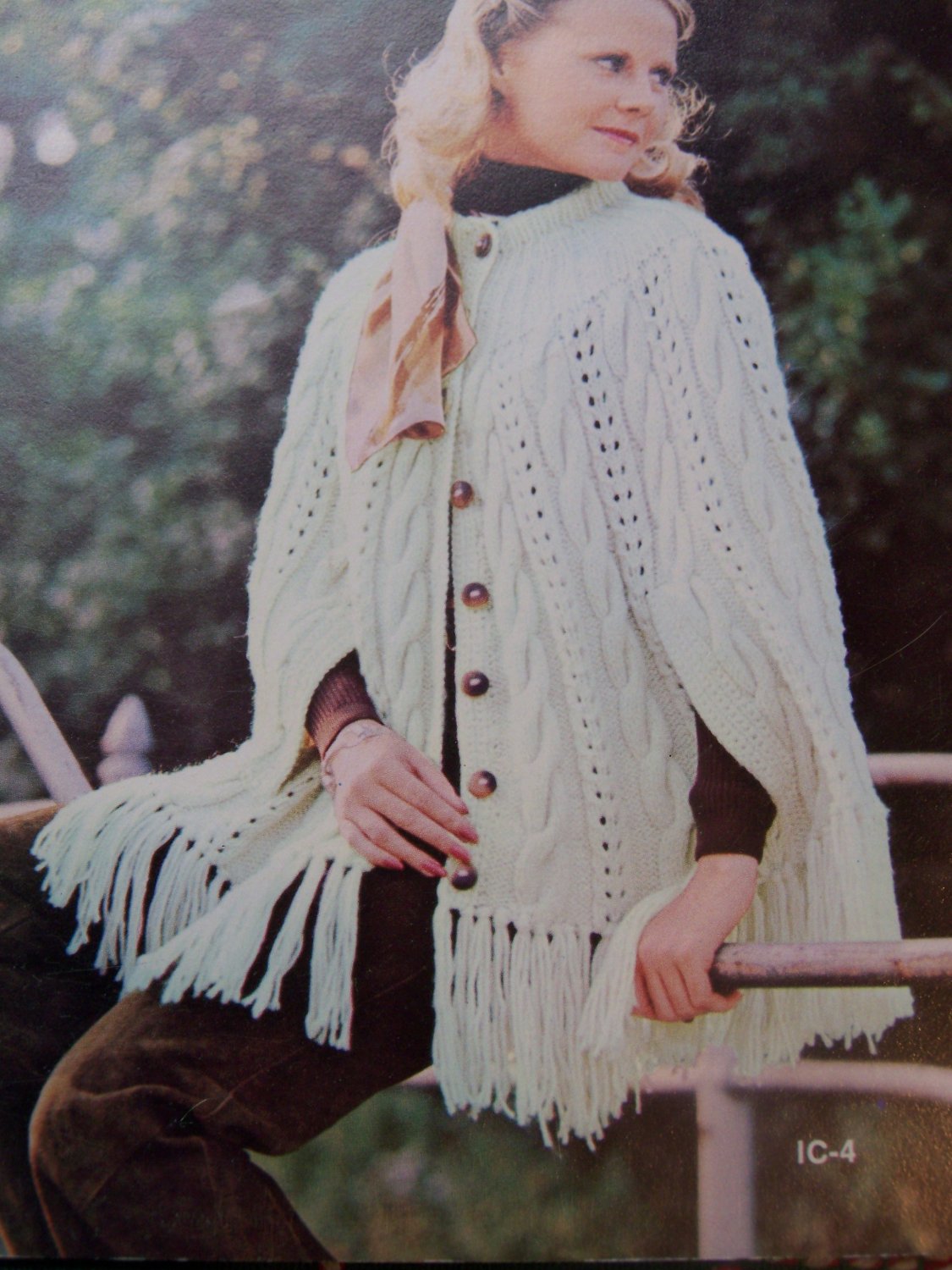 1970 S Vintage Capes For Women Knitting And Crochet Patterns 2560
