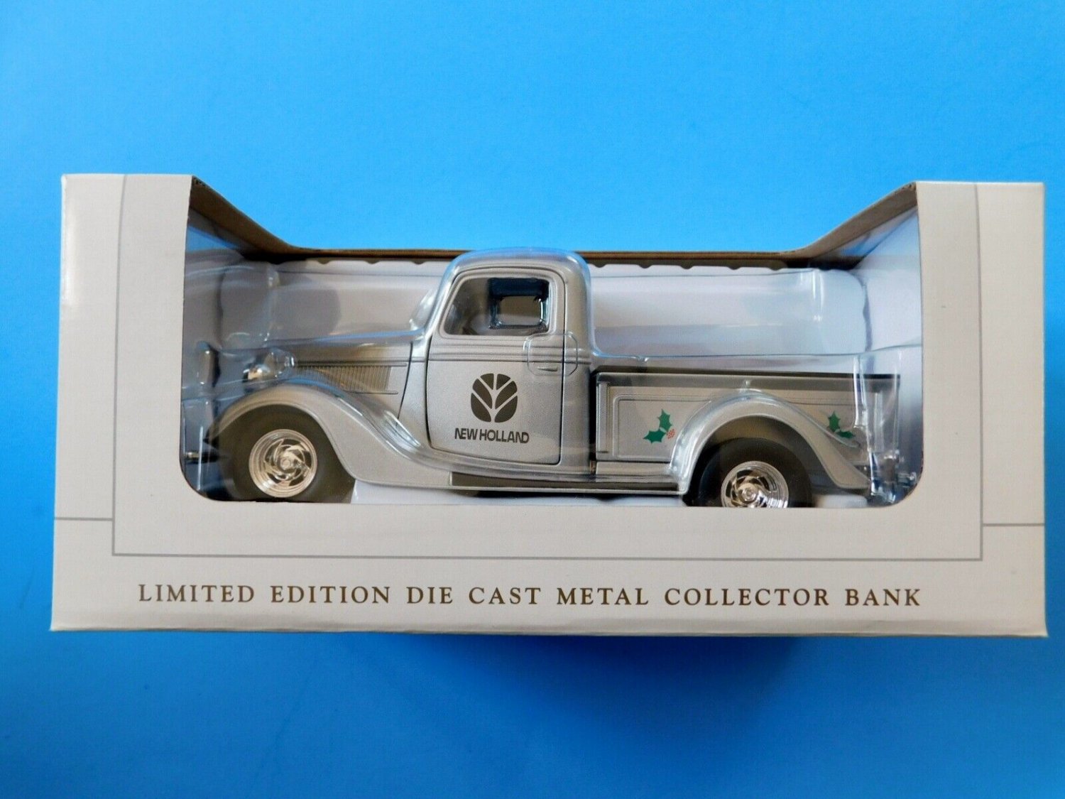 New Holland 1937 FORD SILVER PICKUP TRUCK DieCast SpecCast 1/25 Bank