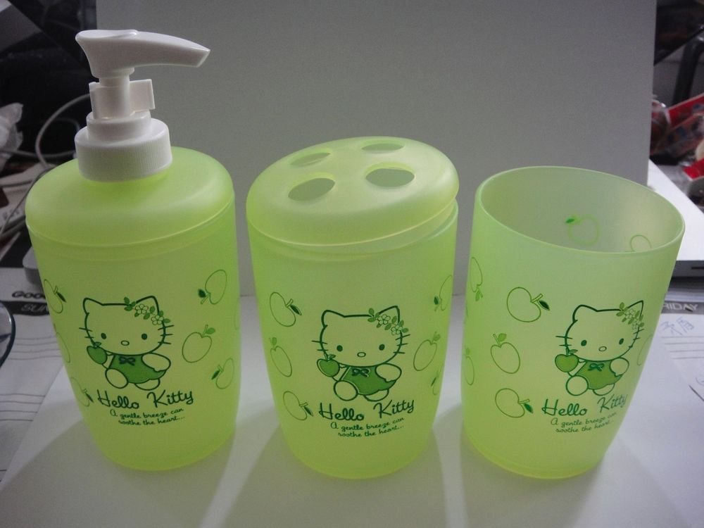 Hello Kitty Bath Accessory Set