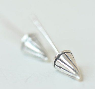 Little Spike/Cone Earrings Stud in Sterling Silver