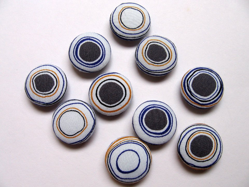 FABRIC BUTTONS - 1 INCH BUTTONS - IRREGULAR GREY AND WHITE DOT SET OF 50