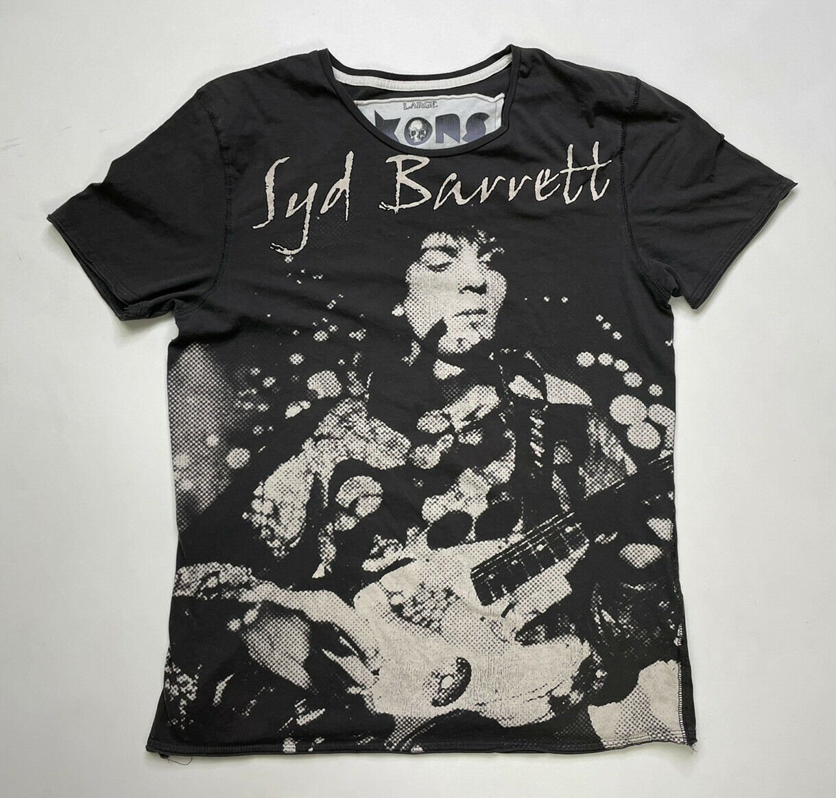 pink floyd/syd barrett with guitar NEW UK S tee