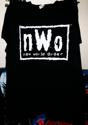 new world order MINT official WWE 2017 M tribute tee - hulk hogan dusty savage bret