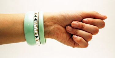 FASHION JEWELRY MULTI LINE BANGLE - Green