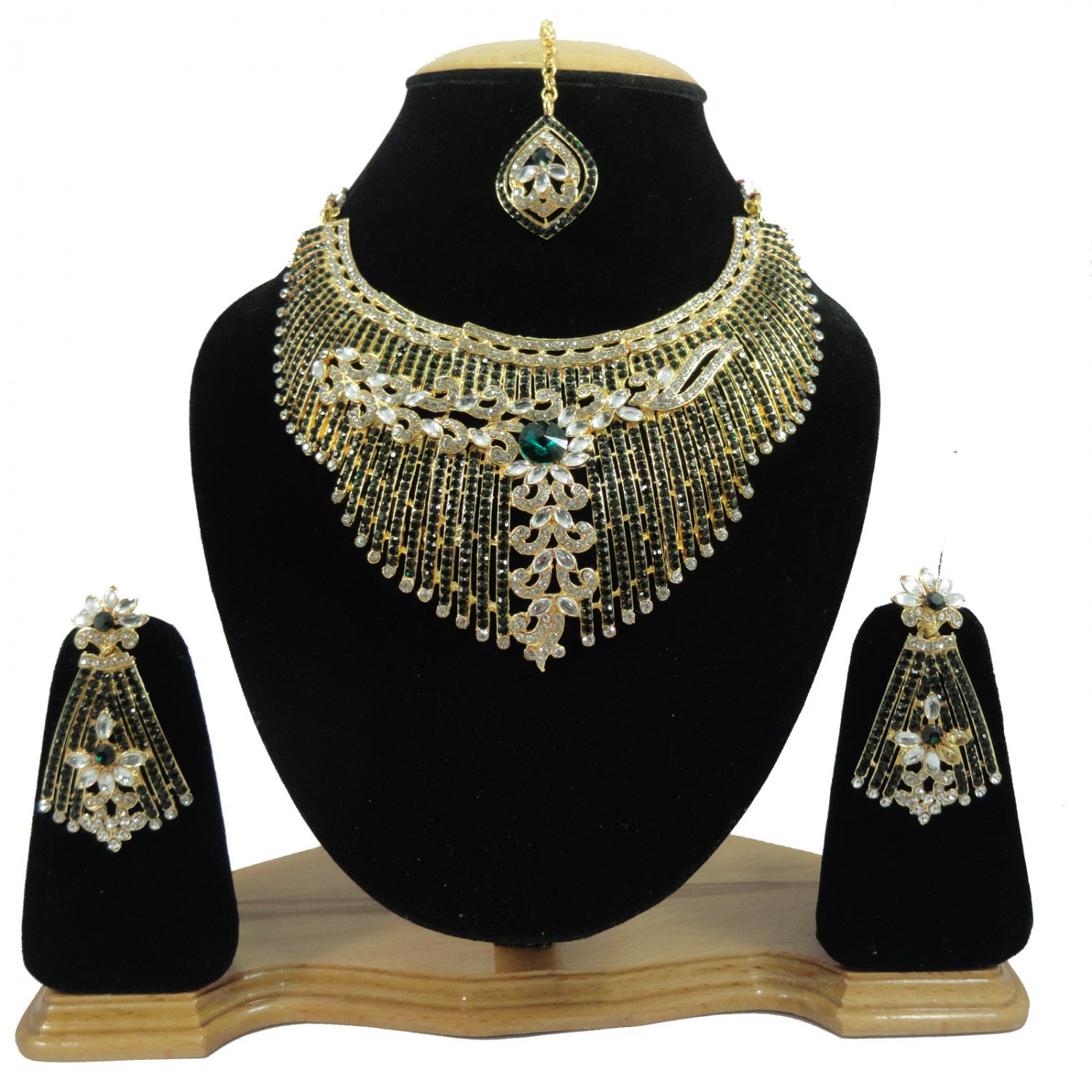 American Diamond Inspired Jewelry Attractive Princess Necklace Earrings and Mangtika Set Green