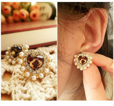 Animals leopard heart earrings with pearls