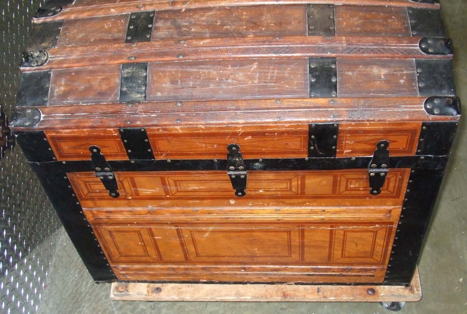 antique trunk chest sale, Ladies Saratoga Trunk, 1875 Original