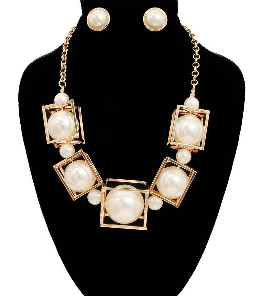 New Gold Chain Faux Pearls in a Cube Necklace Box Pearl Necklace Earrings Set