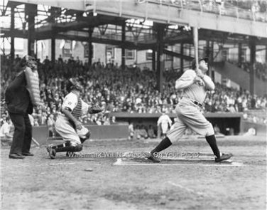 BABE RUTH  HOME RUN LARGE PHOTO 1925 NEW YORK YANKEES