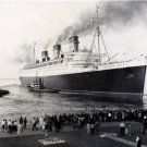 PHOTO QUEEN MARY CRUISE SHIP OCEAN LINER TUG BOATS SCOTLAND WORLD WAR TWO