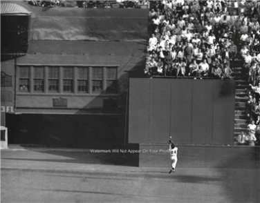 WILLIE MAYS  BASEBALL 1954 WORLD SERIES CATCH PHOTO