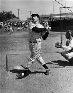 JOE DIMAGGIO ( THE YANKEE CLIPPER ) BASEBALL PHOTO