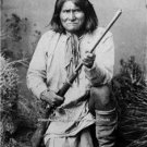 GREAT NATIVE AMERICAN INDIAN CHIEF GERONIMO PHOTO WESTERN PLAINS LEGEND RIFLE