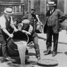 PHOTO ILLEGAL LIQUOR DURING PROHIBITION BOOZE FEDERAL AGENTS LOCAL POLICEMEN