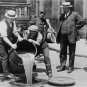 PHOTO ILLEGAL LIQUOR DURING PROHIBITION BOOZE FEDERAL AGENTS LOCAL POLICEMEN