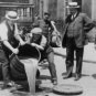 PHOTO ILLEGAL LIQUOR DURING PROHIBITION BOOZE FEDERAL AGENTS LOCAL POLICEMEN