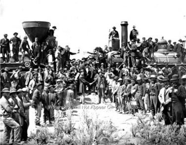 TRAINS STEAM ENGINE LOCOMOTIVE RAILROAD UNION PACIFIC IRON HORSE 1869 PHOTO