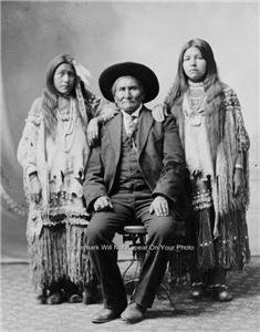 NATIVE AMERICAN APACHE INDIAN CHIEF GERONIMO 1907 PHOTO NIECES WESTERN PLAINS