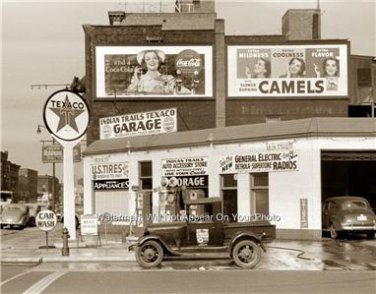 TEXACO GASOLINE CAMEL COCA-COLA 1940 PHOTO NOSTALGIC SIGNS GAS PUMPS AUTOMOBILES