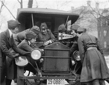 WORLD WAR ONE AMERICAN RED CROSS LADIES PHOTO 1920 AMBULANCE MOTOR CORPS