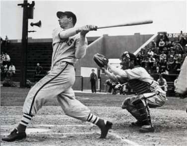 JOE DIMAGGIO NEW YORK YANKEES HALL OF FAME MAJOR LEAGUE BASEBALL PHOTO