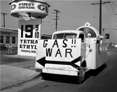 NOSTALGIC LOS ANGELES GAS WAR PHOTO 1954GASOLINE AD METAL SIGNS PUMPS AUTOMOBILE