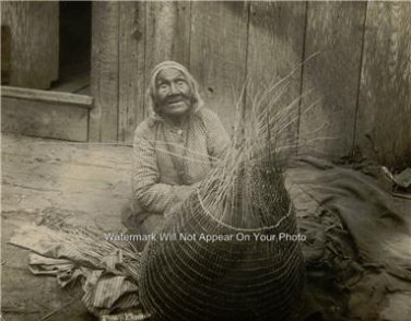 PHOTO BLACK & WHITE HUPA NATIVE AMERICAN INDIAN WOMEN HERITAGE 1900 U.S. HISTORY