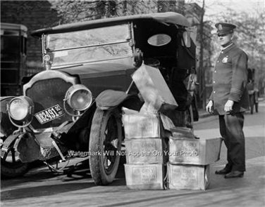 Police Officer 1922 Washington D.C. Bootlegger Car Illegal Moonshine Rare Photo