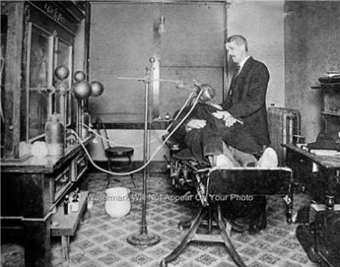 NOSTALGIC X-RAY MACHINE PHOTO DOCTOR TECH HEALTH CARE MEDICINE HOSPITALS MEDICAL
