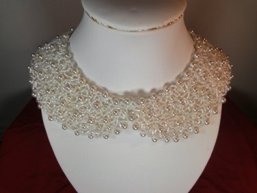 white pearls collar