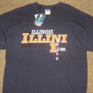 NWTS * UNIVERSITY of ILLINOIS * Mens sz LARGE navy blue logo graphic tee Shirt NWTS * UNIVERSITY of ILLINOIS * Mens sz LARGE navy blue logo graphic tee Shirt