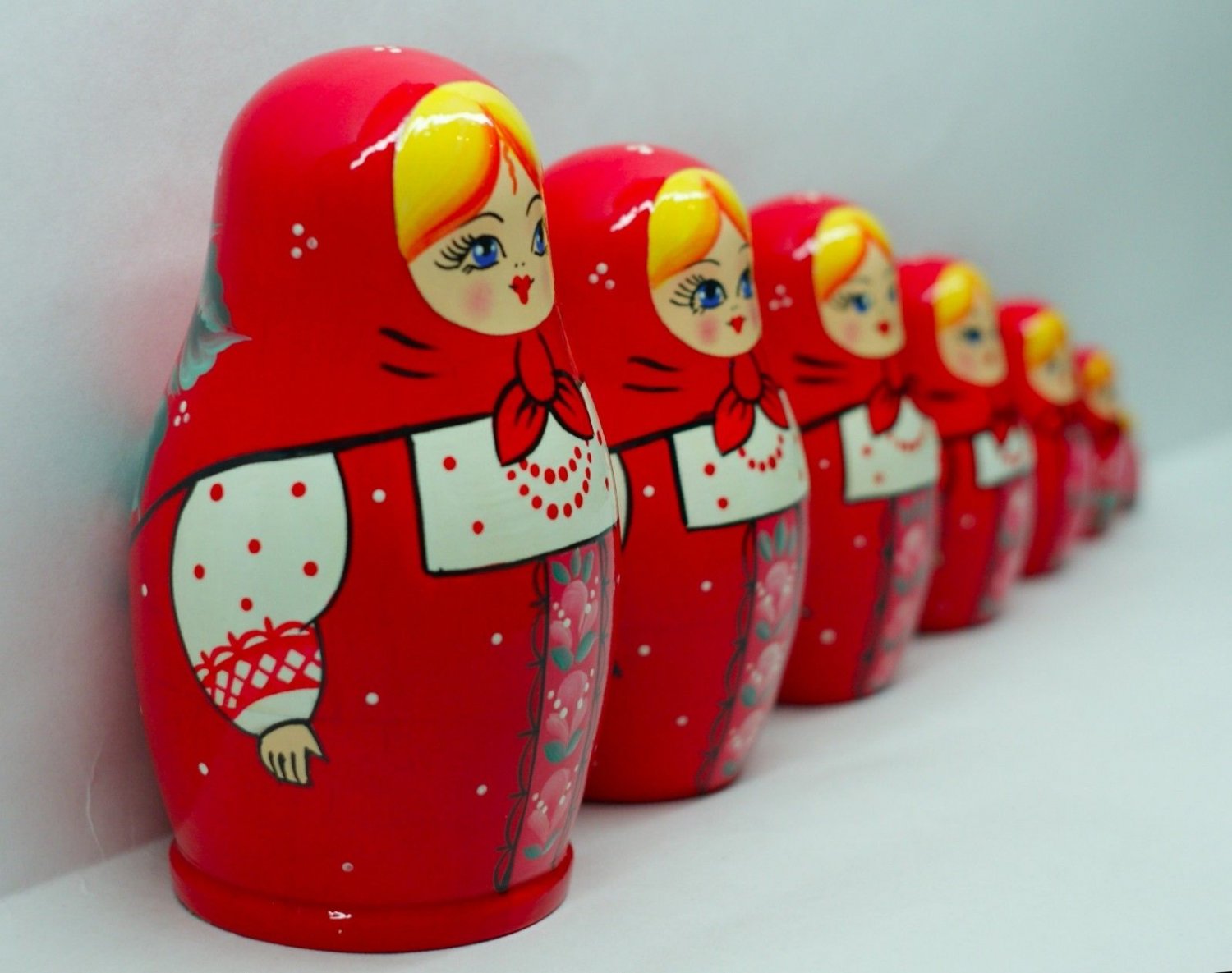 Red Matryoshka Babushka Russian Wooden Stacking Nesting Doll Souvenirs Toys for Kids 7pc