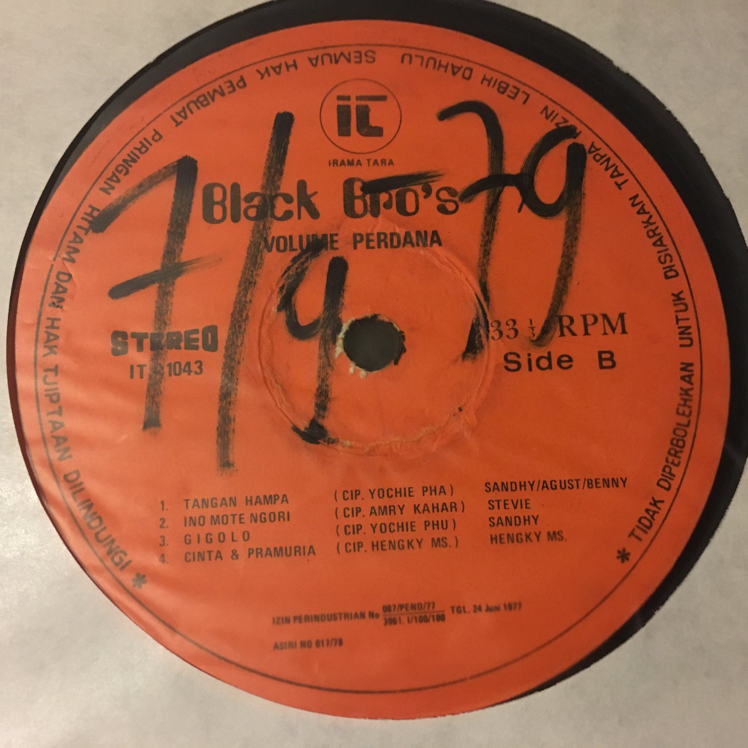 BLACK BROTHERS LP 79 RARE INDONESIA PAPUA COSMIC DISCO mp3 LISTEN