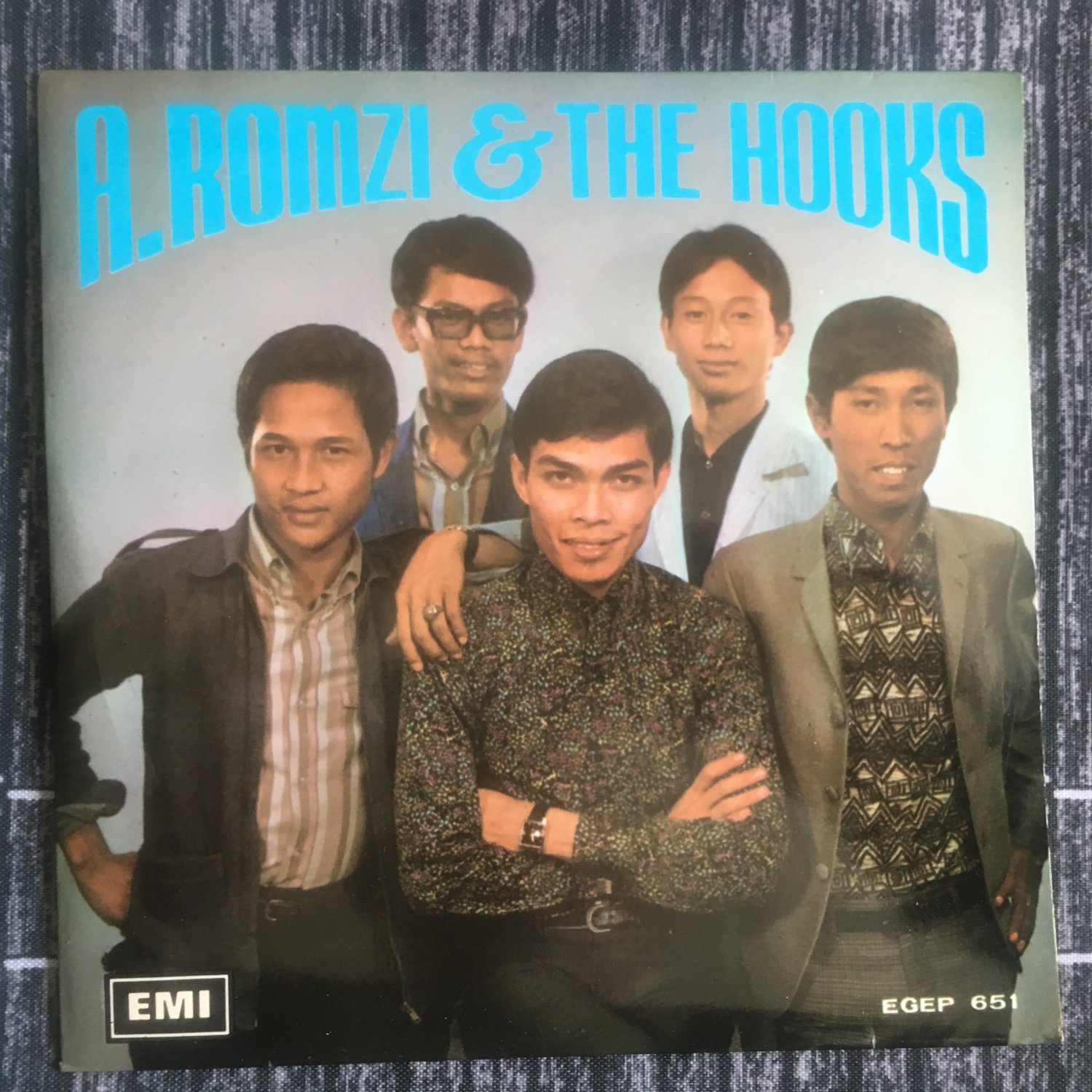 A Romzi The Hooks 45 Ep Lagu Tiga Kupang Malaysia Garage 60s Mp3 Listen