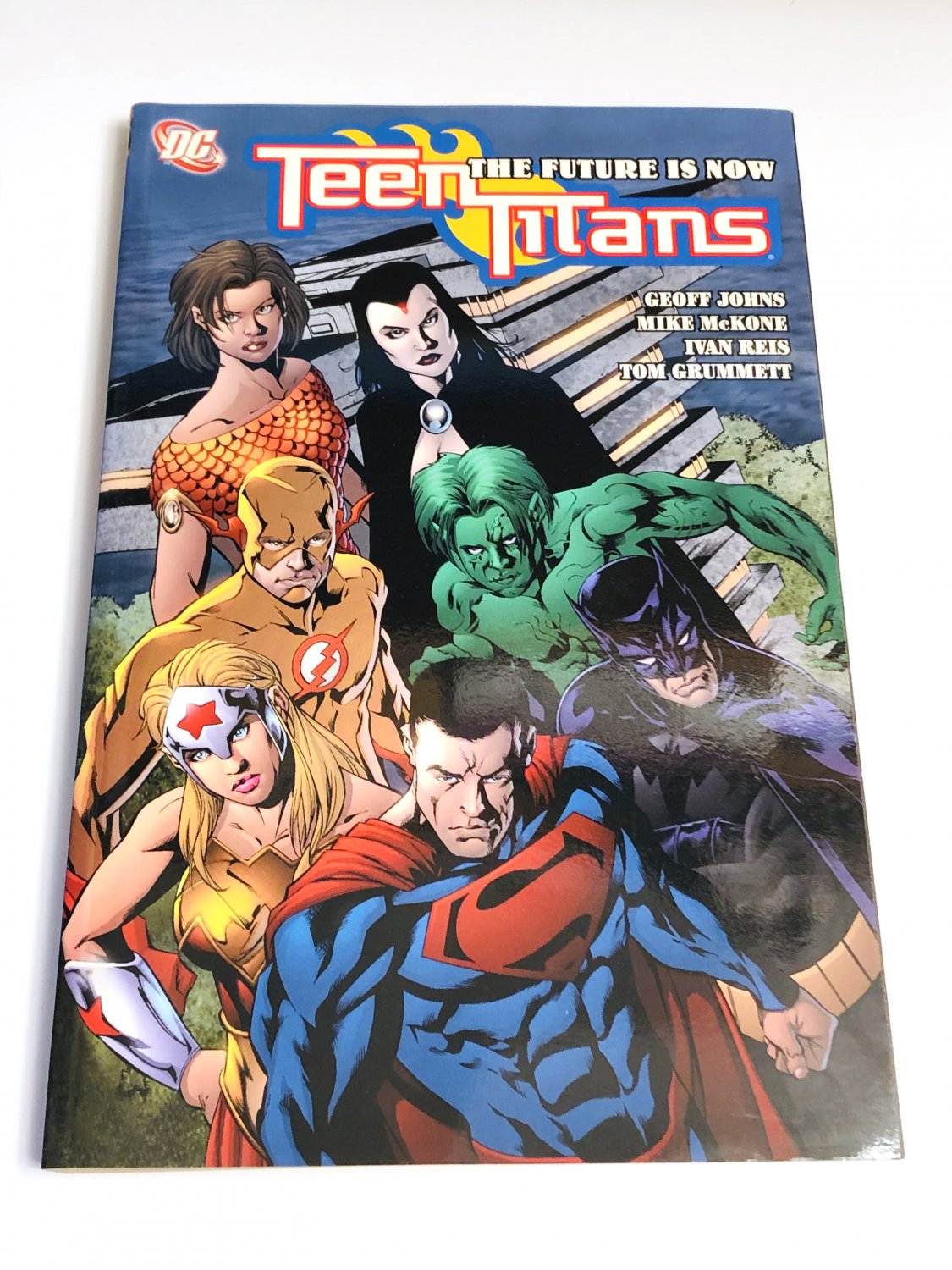 Teen Titans VOL 04: the Future Is Now by Mark Waid and Geoff Johns (2005)