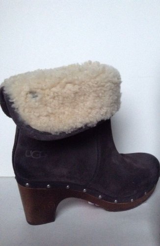 NEW Authentic UGG AUSTRALIA LYNNEA BOOTS In Charcoal (Size 5)