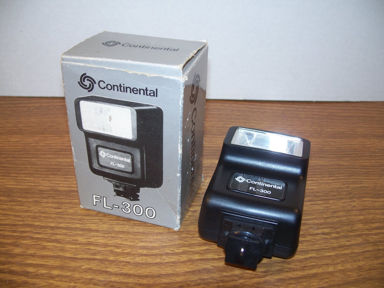 Continental Camera Flash Accessory (FL-300) *NIB*