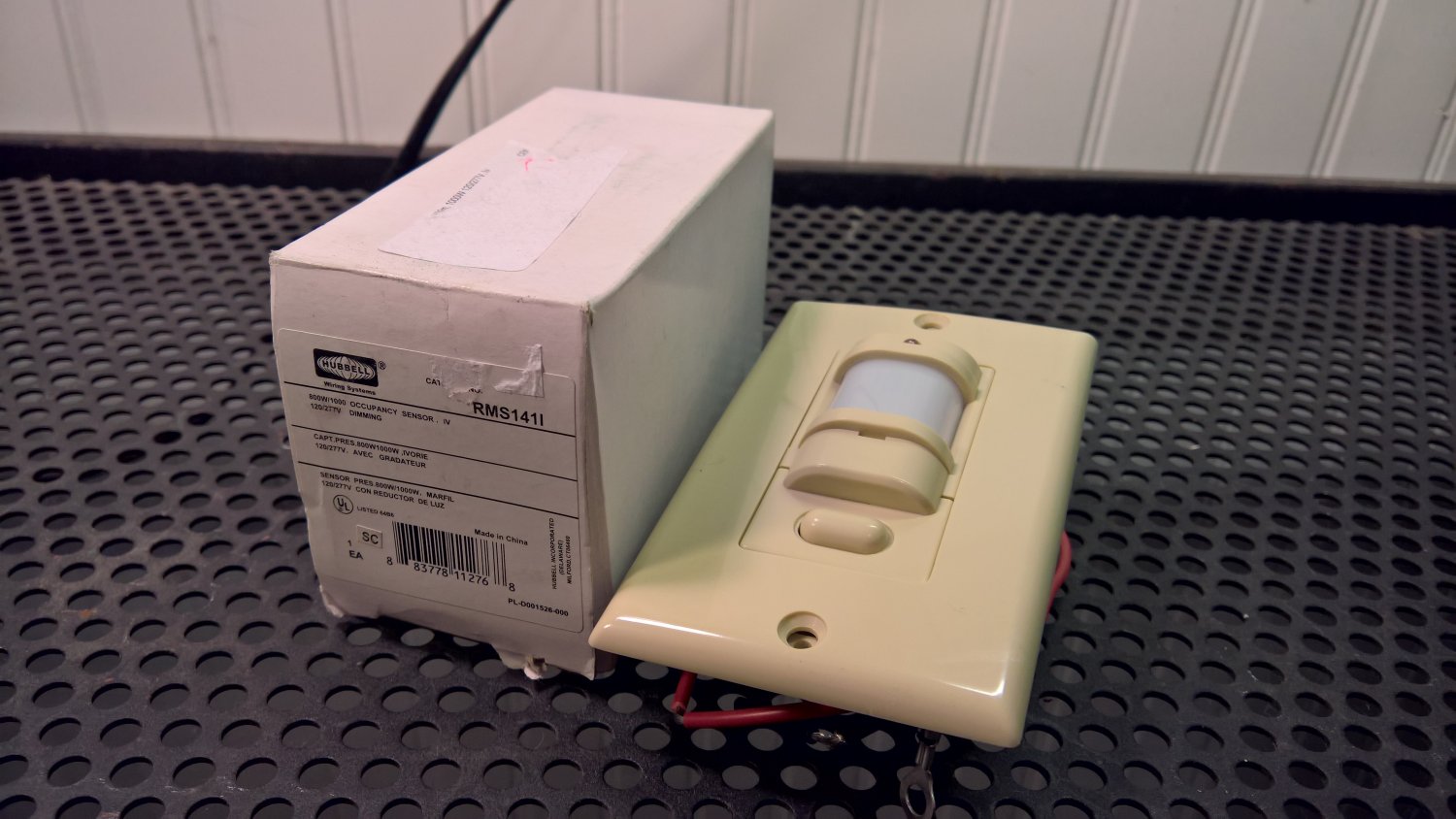 Hubbell Ivory Occupancy Sensor (RMS141I) 120/277Volt 800/1000W *NIB*