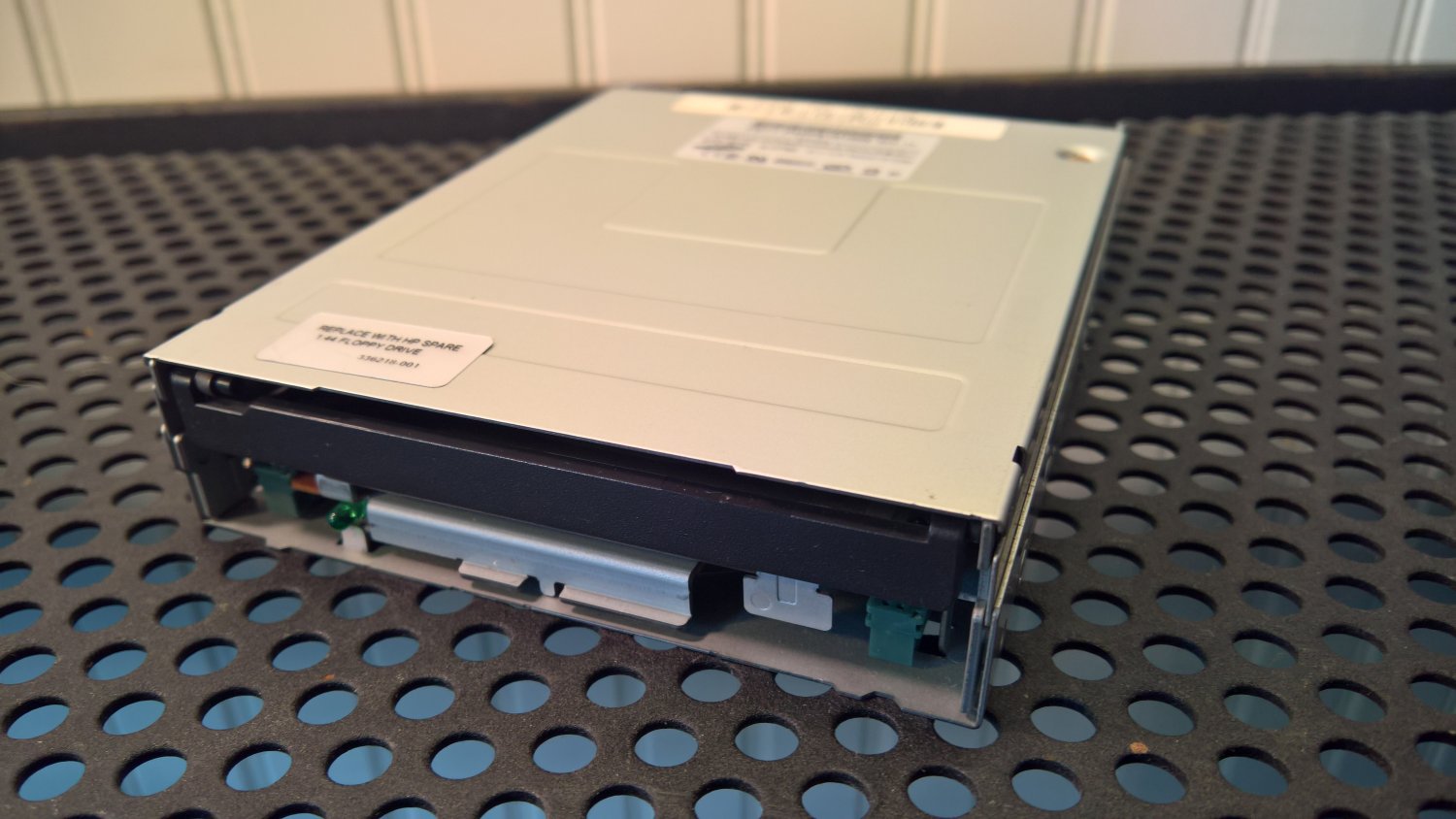 Samsung 3.5" Internal Floppy Disk Drive 1.44MB (SFD321B) Compaq P/N 176137F30 *USED*