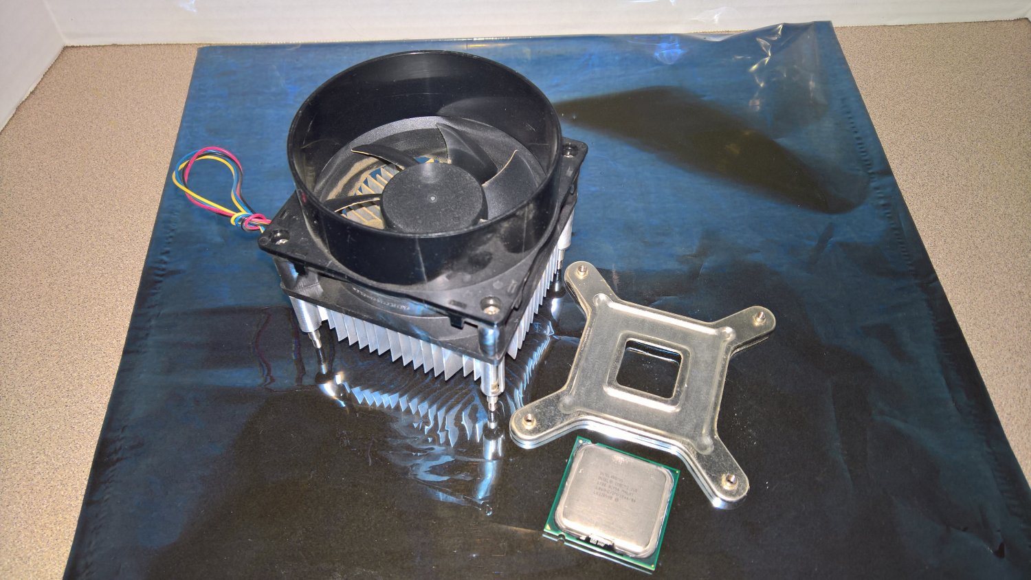 Intel Core 2 Duo 1.86Ghz Socket 775 CPU (E6300) SL9SA *USED*