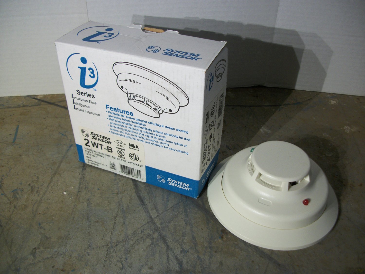 System Sensor I3 Series 2Wire PlugIn Photoelectric with Base (2WTB