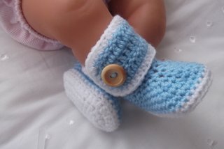 super cute hand crochet button up baby boots 0-3m