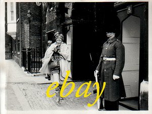 DAME EDNA great ORIGINAL press photo #2 RARE