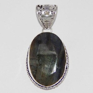 Beautiful Sterling Silver Pendant Handcrafted Studded With Labradorite P-27LT5