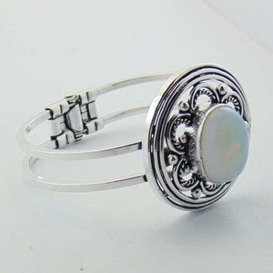 Elegant lovely Bangle / Cuff  with White Onyx Sterling Silver Jewelry BA-27L1