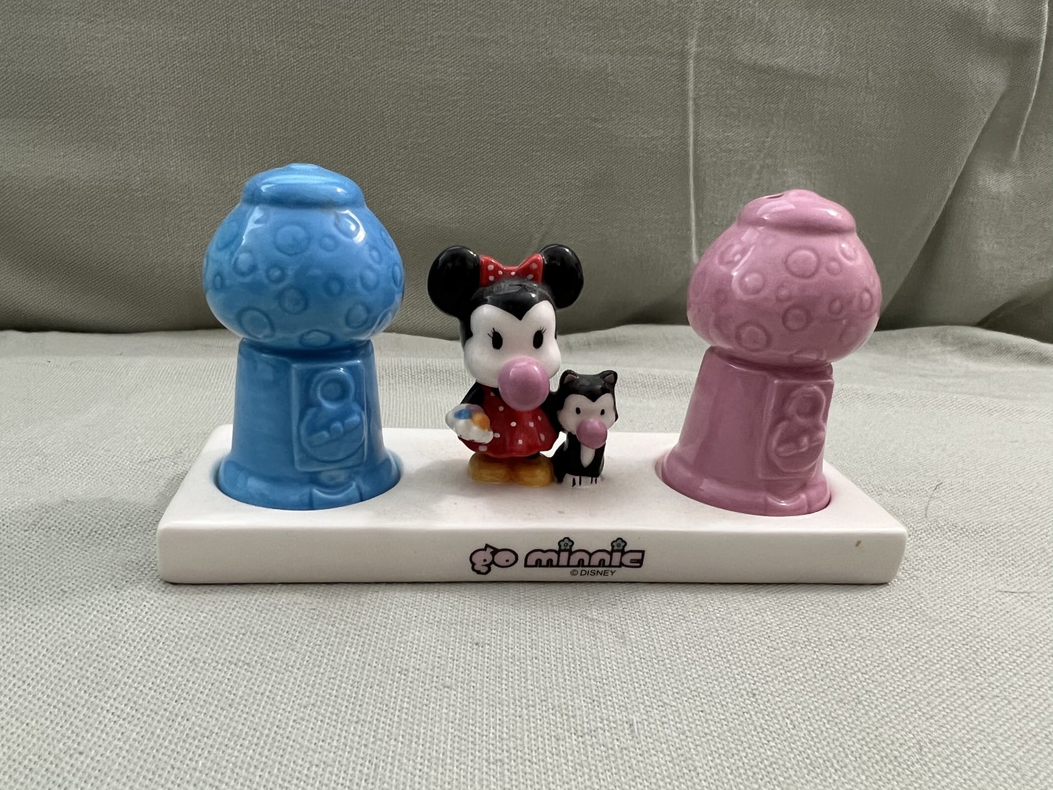 Disney Parks Minnie Mouse Figaro Bubble Gum Salt and Pepper Shaker Set NEW