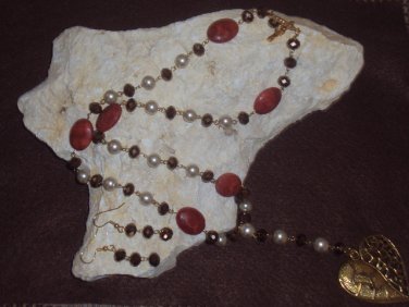 Long necklace brown