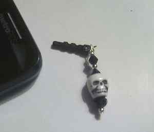 Skull Cell Phone Charm~Dust Plug Cover~IPhone-Smartphone-All Phones
